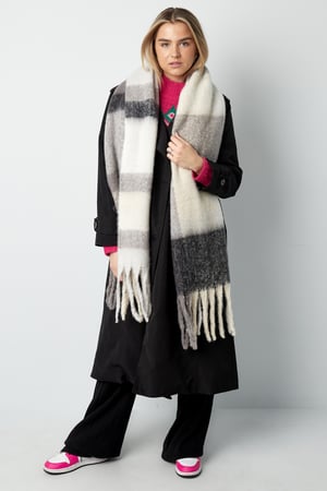 Elegant Embrace scarf h5 Picture3